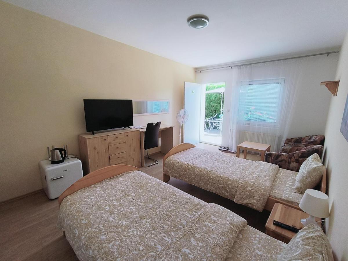 Cozy Room With Garden In Bratislava Exterior foto