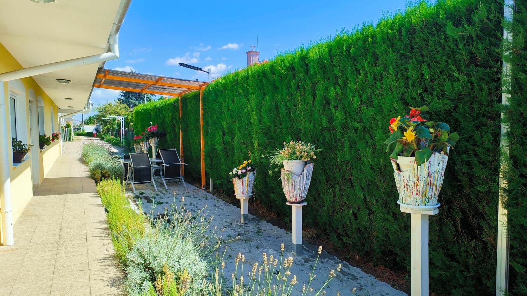Cozy Room With Garden In Bratislava Exterior foto